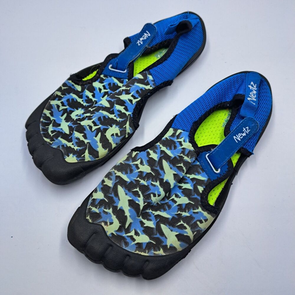 Newtz Shark Water Shoes Youth Boy's Size 6 Blue Gray Neon Green Aqua Socks